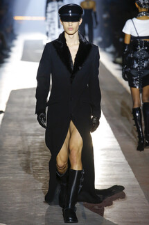 Moschino FALL 2018 MENSWEAR Milan MFW коллекция Moschino осень 2018 мужская неделя моды в Милане Mainstyles